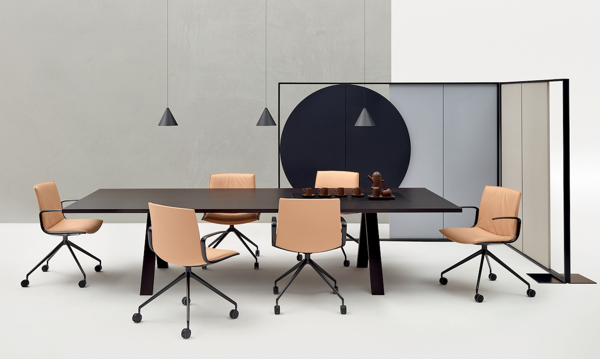 Arper_CatifaUp_ph-MarcoCovi_chair_trestle-fixed_full-upholstery_6205